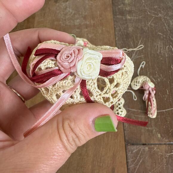 Starched 3D handmade doily ribbon Hand Crafted Christmas Ornament Collection - Picture 7 of 9